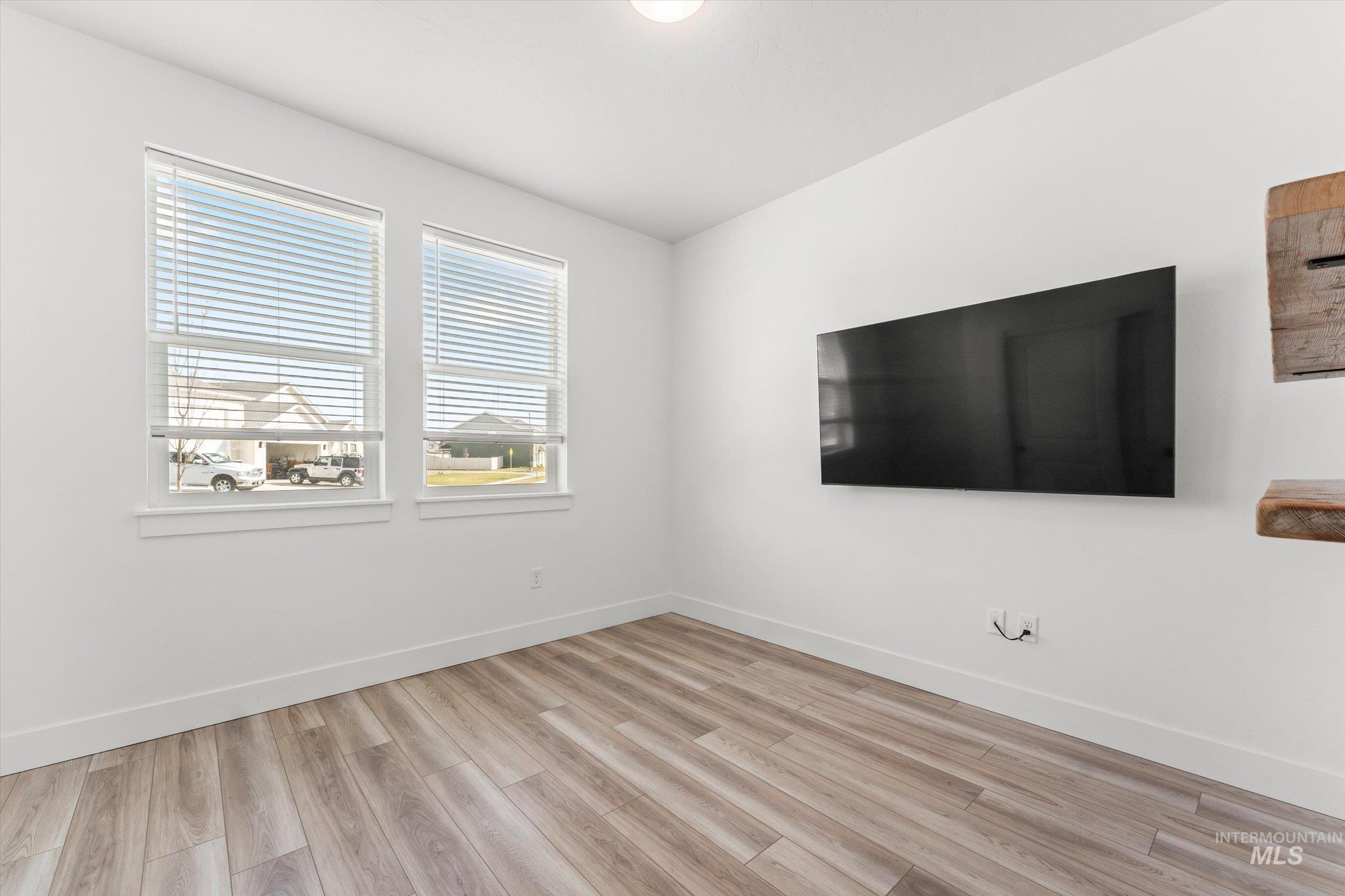 5419 E Victoria Falls Dr, Nampa, Idaho 83686, 3 Bedrooms, 2 Bathrooms, Residential For Sale, Price $559,500,MLS 98976849