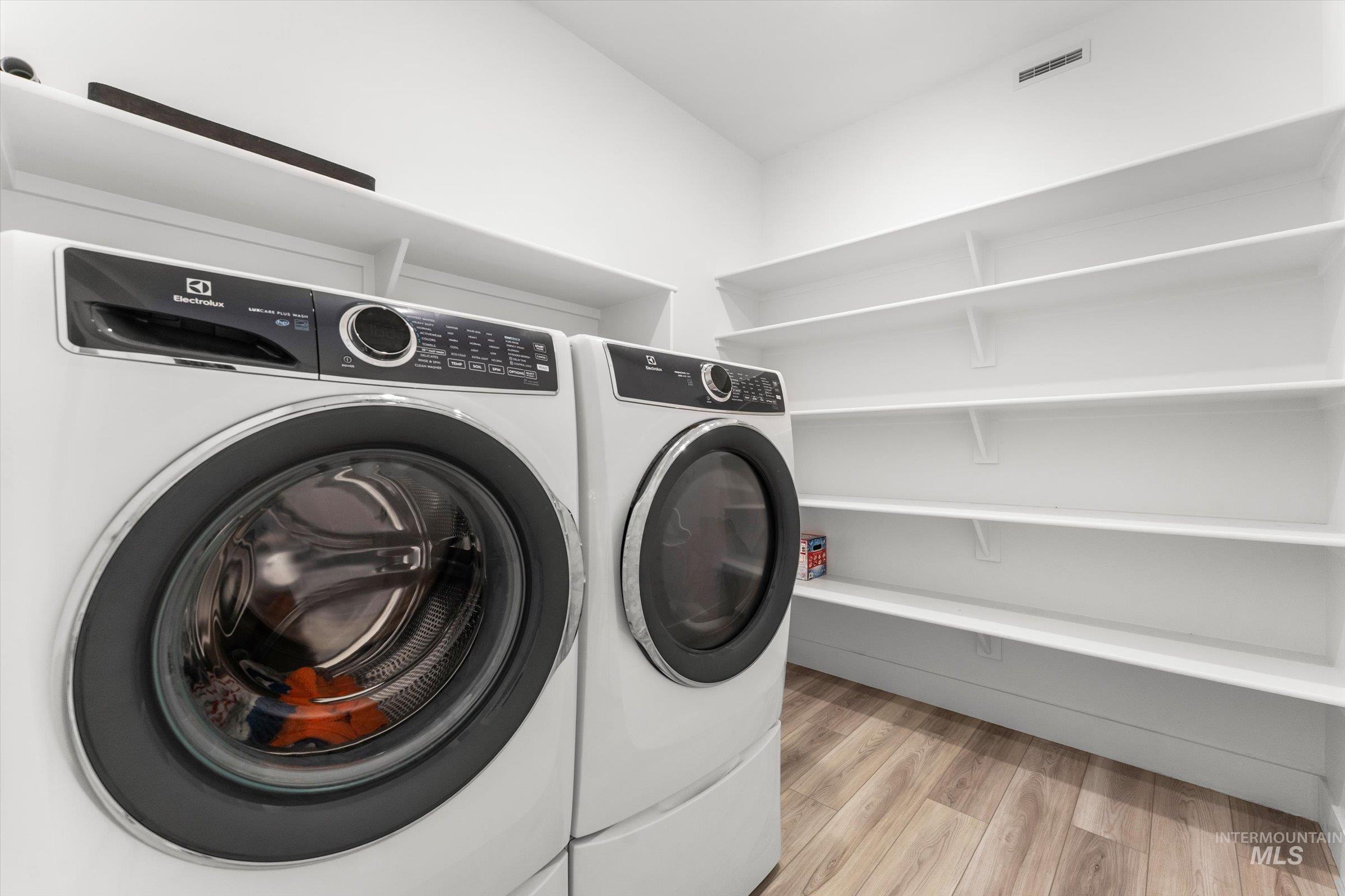 5419 E Victoria Falls Dr, Nampa, Idaho 83686, 3 Bedrooms, 2 Bathrooms, Residential For Sale, Price $559,500,MLS 98976849