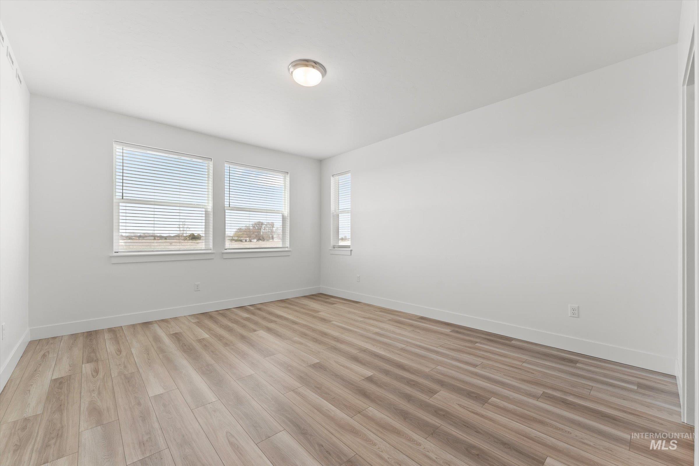 5419 E Victoria Falls Dr, Nampa, Idaho 83686, 3 Bedrooms, 2 Bathrooms, Residential For Sale, Price $559,500,MLS 98976849