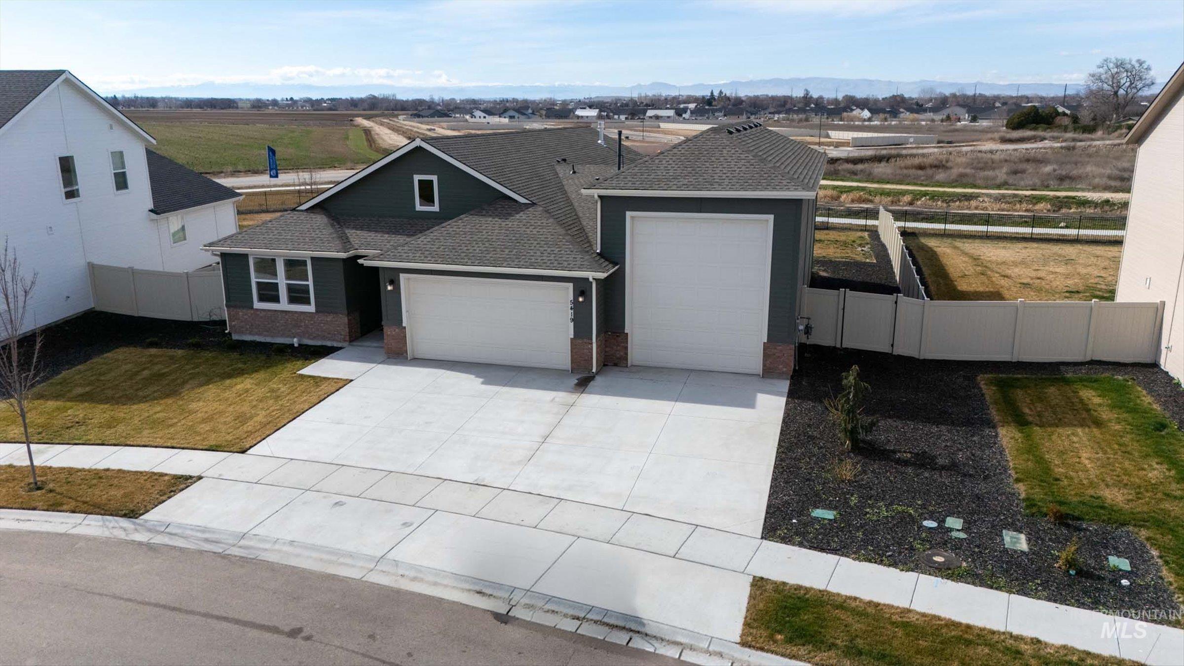 5419 E Victoria Falls Dr, Nampa, Idaho 83686, 3 Bedrooms, 2 Bathrooms, Residential For Sale, Price $559,500,MLS 98976849