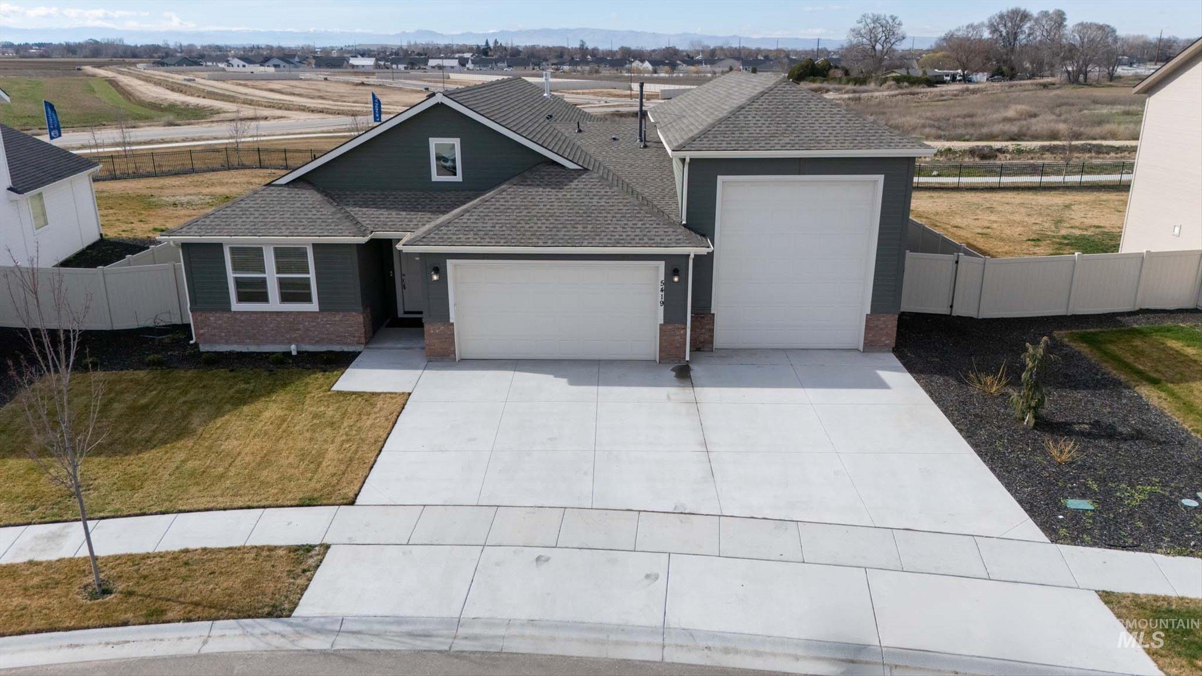 5419 E Victoria Falls Dr, Nampa, Idaho 83686, 3 Bedrooms, 2 Bathrooms, Residential For Sale, Price $559,500,MLS 98976849