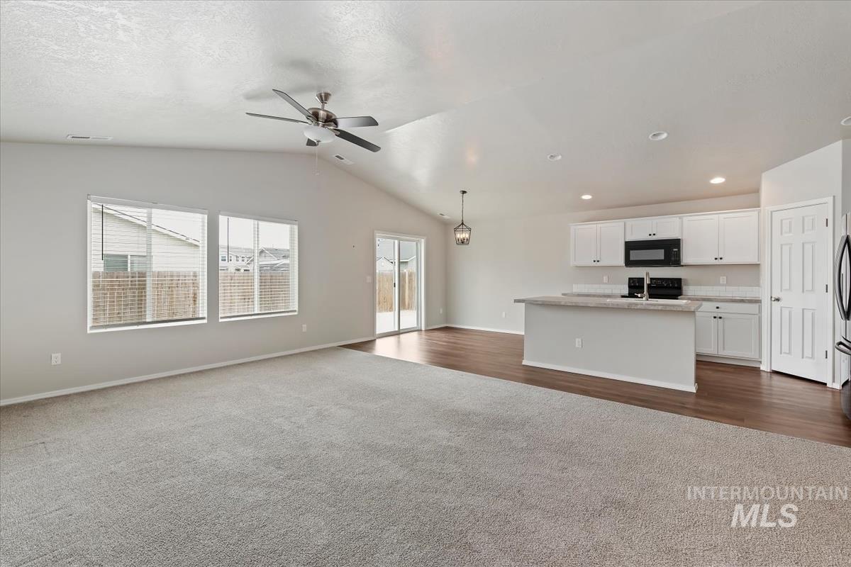 1685 SW Levant Way, Mountain Home, Idaho 83647, 3 Bedrooms, 2 Bathrooms, Residential For Sale, Price $390,000,MLS 98976850