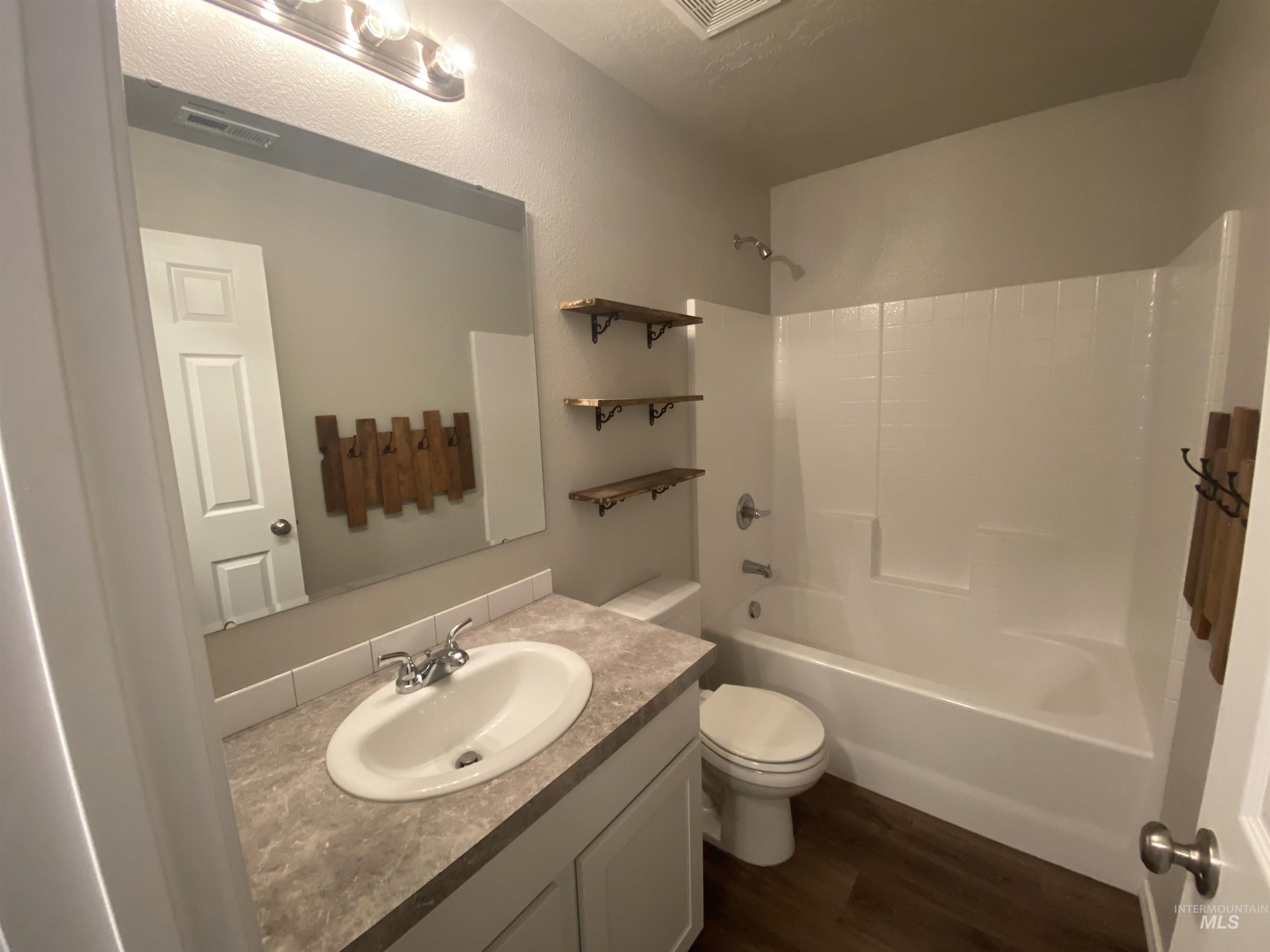 1685 SW Levant Way, Mountain Home, Idaho 83647, 3 Bedrooms, 2 Bathrooms, Residential For Sale, Price $410,000,MLS 98976850