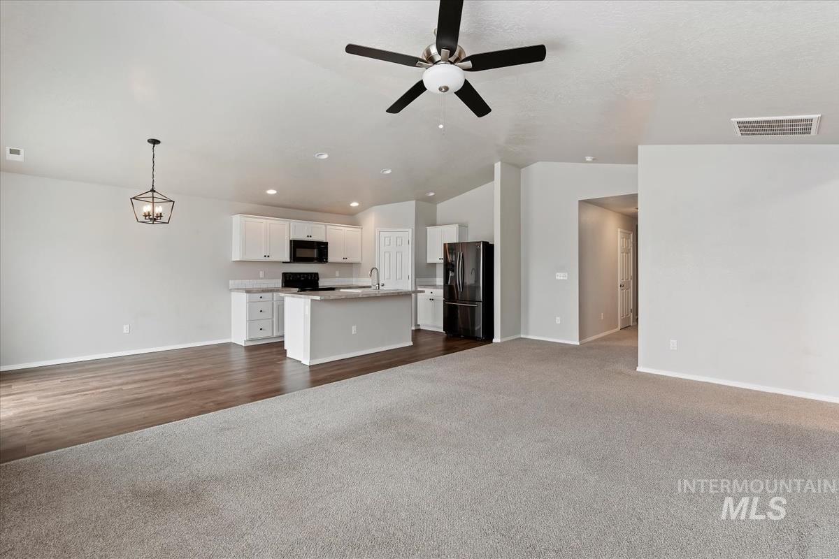 1685 SW Levant Way, Mountain Home, Idaho 83647, 3 Bedrooms, 2 Bathrooms, Residential For Sale, Price $390,000,MLS 98976850