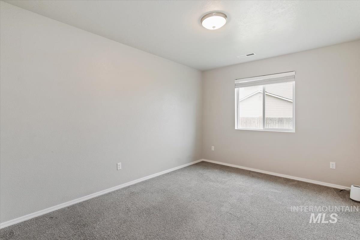 1685 SW Levant Way, Mountain Home, Idaho 83647, 3 Bedrooms, 2 Bathrooms, Residential For Sale, Price $390,000,MLS 98976850