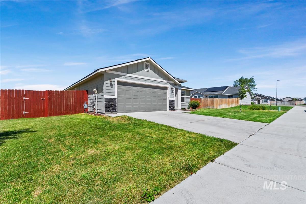 1685 SW Levant Way, Mountain Home, Idaho 83647, 3 Bedrooms, 2 Bathrooms, Residential For Sale, Price $385,000, 98976850