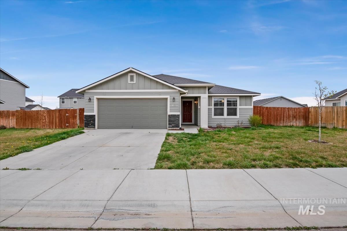 1685 SW Levant Way, Mountain Home, Idaho 83647, 3 Bedrooms, 2 Bathrooms, Residential For Sale, Price $390,000,MLS 98976850