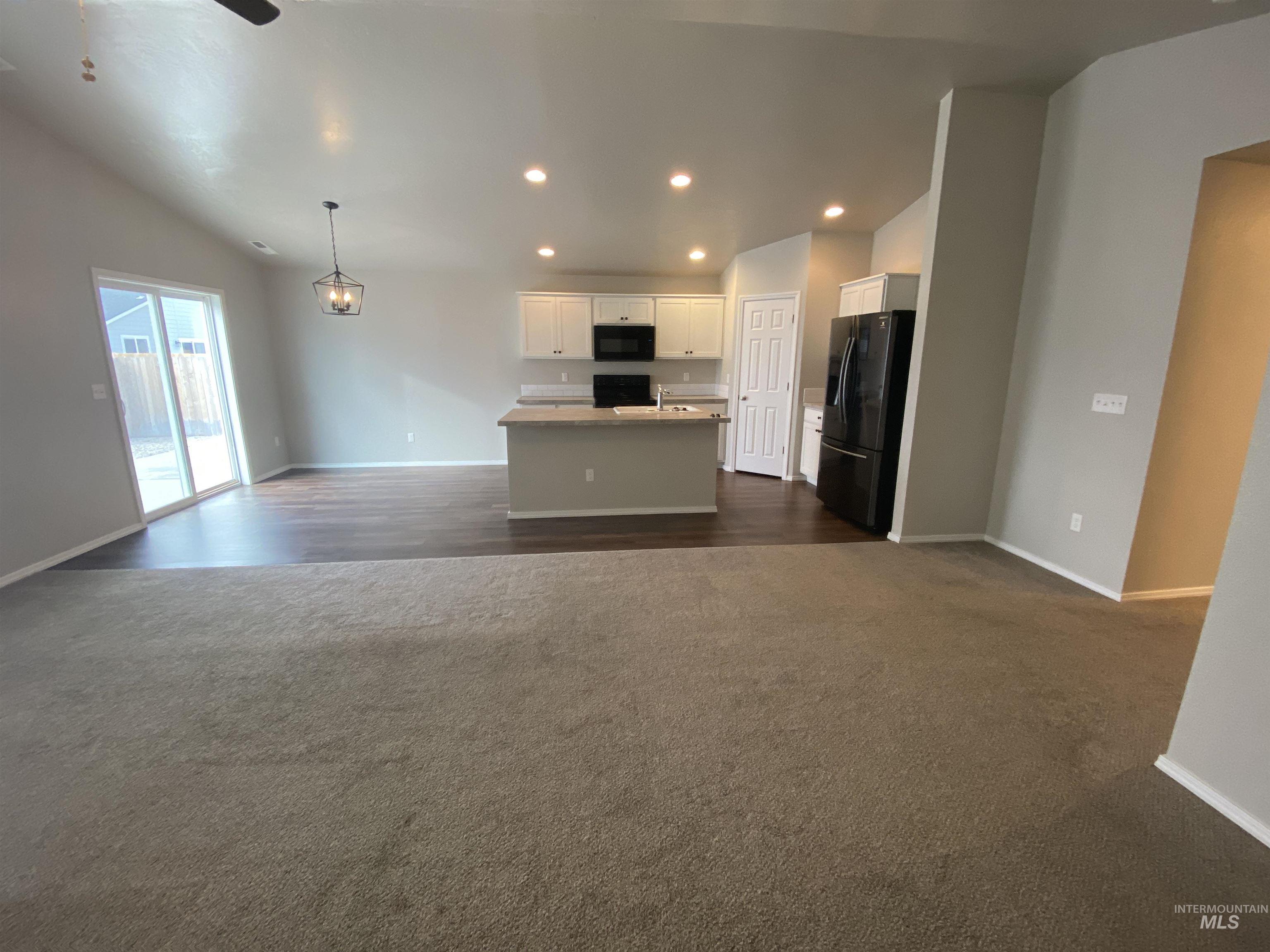 1685 SW Levant Way, Mountain Home, Idaho 83647, 3 Bedrooms, 2 Bathrooms, Residential For Sale, Price $410,000,MLS 98976850