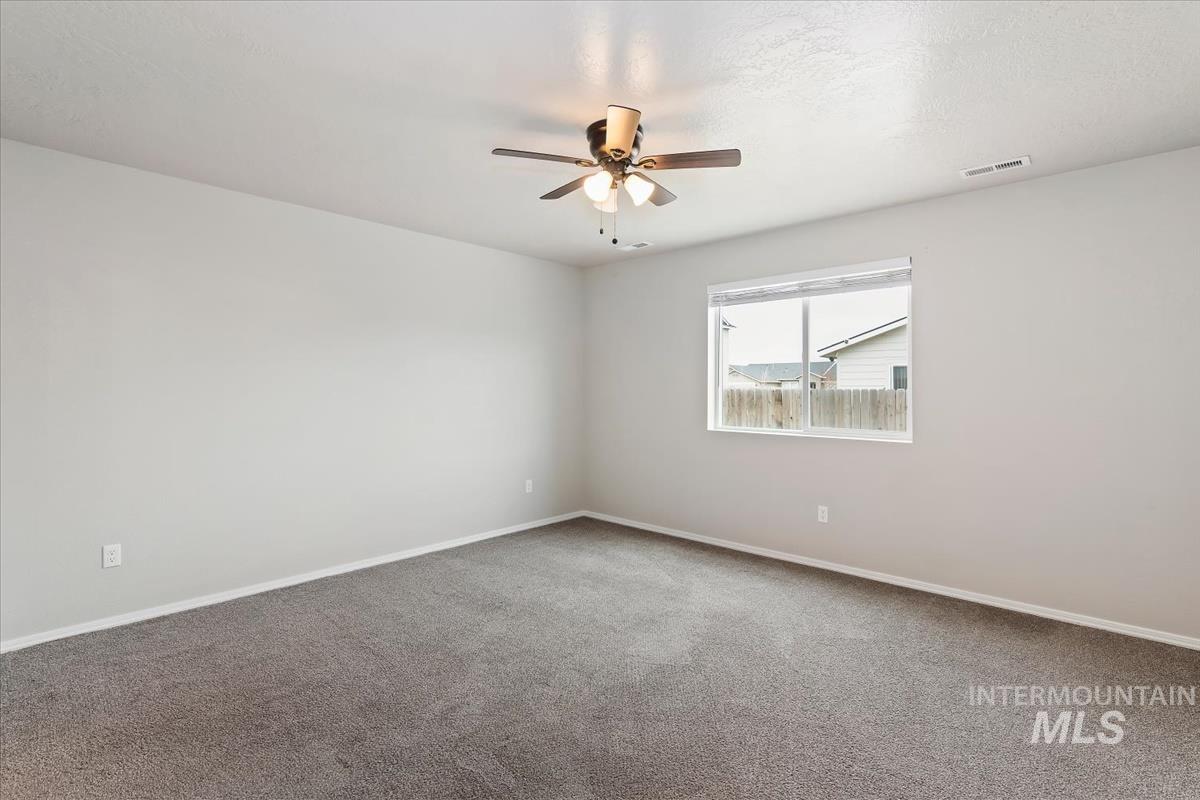 1685 SW Levant Way, Mountain Home, Idaho 83647, 3 Bedrooms, 2 Bathrooms, Residential For Sale, Price $390,000,MLS 98976850