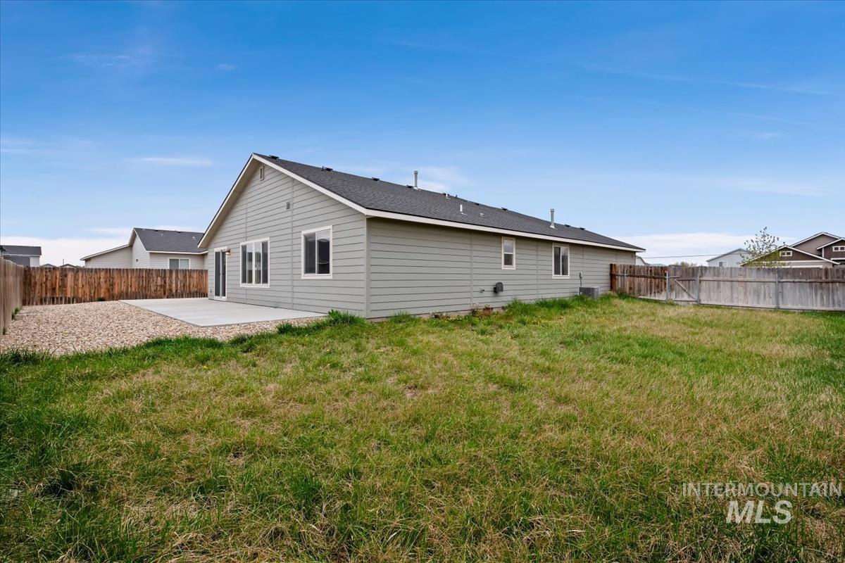 1685 SW Levant Way, Mountain Home, Idaho 83647, 3 Bedrooms, 2 Bathrooms, Residential For Sale, Price $390,000,MLS 98976850