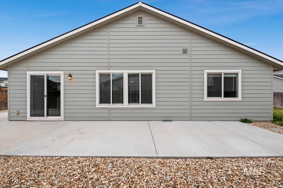 1685 SW Levant Way, Mountain Home, Idaho 83647, 3 Bedrooms, 2 Bathrooms, Residential For Sale, Price $390,000,MLS 98976850