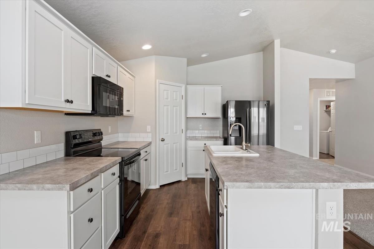 1685 SW Levant Way, Mountain Home, Idaho 83647, 3 Bedrooms, 2 Bathrooms, Residential For Sale, Price $390,000,MLS 98976850