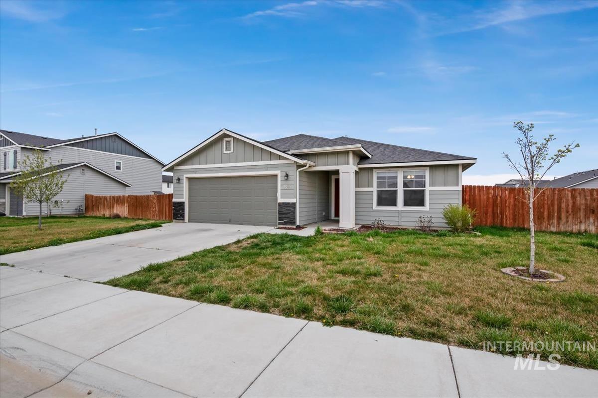 1685 SW Levant Way, Mountain Home, Idaho 83647, 3 Bedrooms, 2 Bathrooms, Residential For Sale, Price $390,000,MLS 98976850