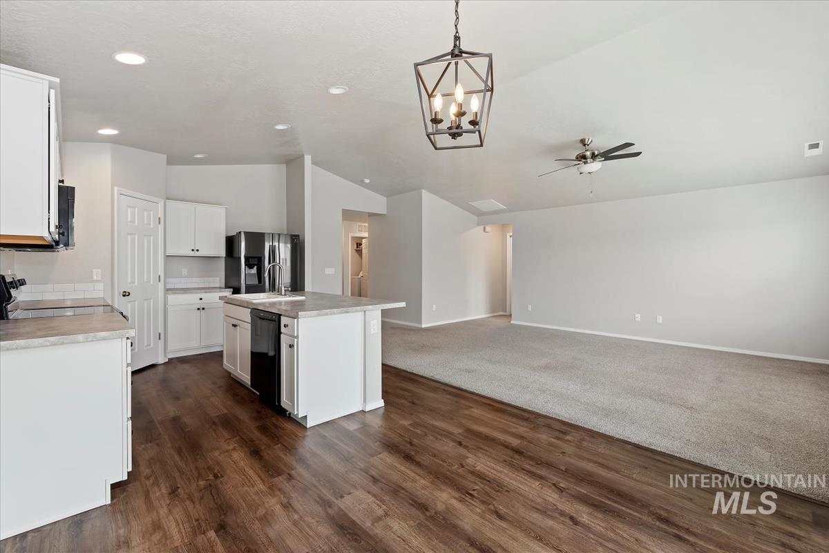 1685 SW Levant Way, Mountain Home, Idaho 83647, 3 Bedrooms, 2 Bathrooms, Residential For Sale, Price $390,000,MLS 98976850