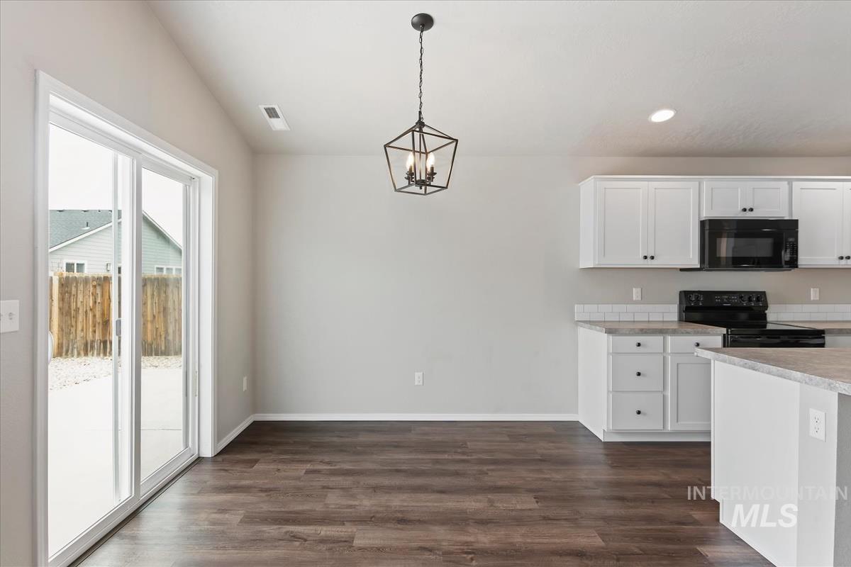 1685 SW Levant Way, Mountain Home, Idaho 83647, 3 Bedrooms, 2 Bathrooms, Residential For Sale, Price $390,000,MLS 98976850