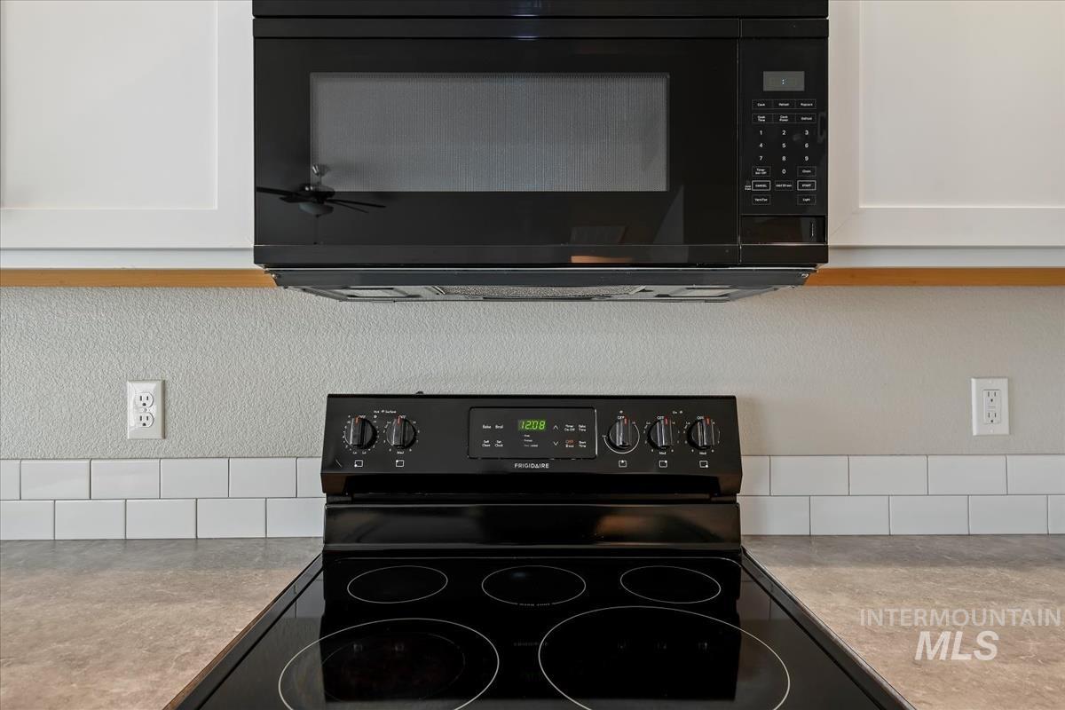 1685 SW Levant Way, Mountain Home, Idaho 83647, 3 Bedrooms, 2 Bathrooms, Residential For Sale, Price $390,000,MLS 98976850