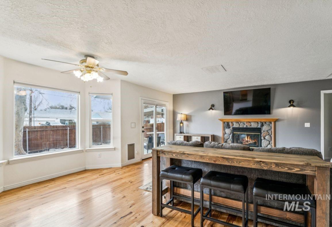 6803 W Russett St, Boise, Idaho 83704, 3 Bedrooms, 2.5 Bathrooms, Residential For Sale, Price $389,900,MLS 98976854