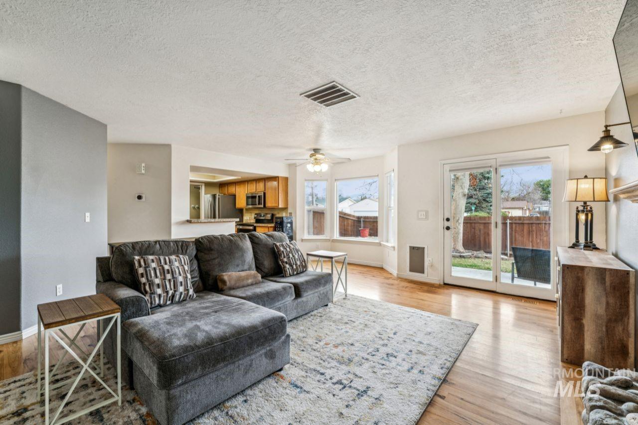 6803 W Russett St, Boise, Idaho 83704, 3 Bedrooms, 2.5 Bathrooms, Residential For Sale, Price $389,900,MLS 98976854