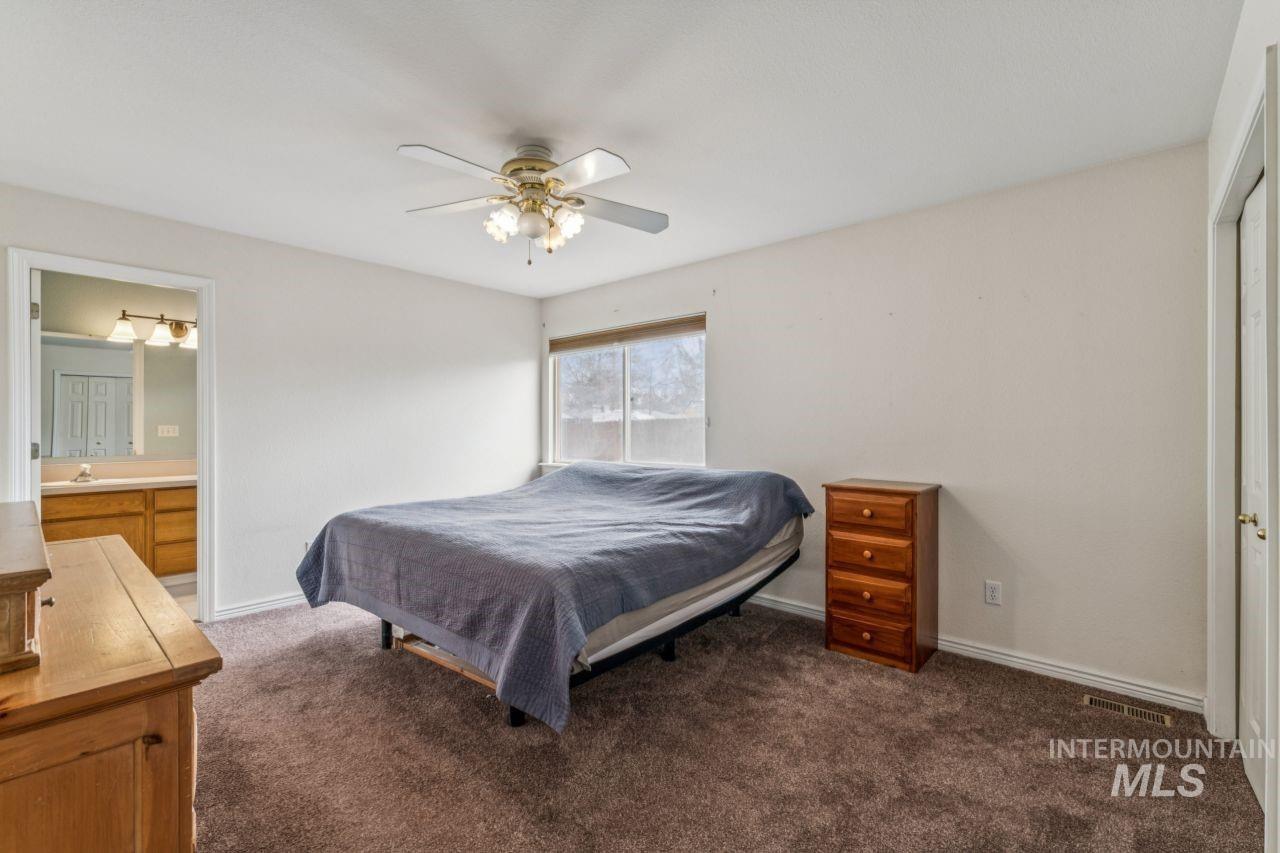 6803 W Russett St, Boise, Idaho 83704, 3 Bedrooms, 2.5 Bathrooms, Residential For Sale, Price $389,900,MLS 98976854