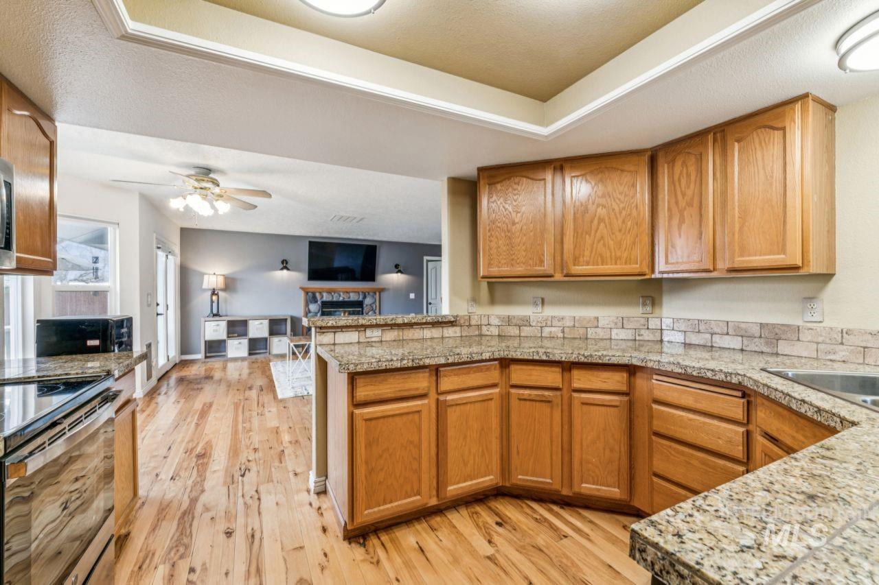 6803 W Russett St, Boise, Idaho 83704, 3 Bedrooms, 2.5 Bathrooms, Residential For Sale, Price $389,900,MLS 98976854