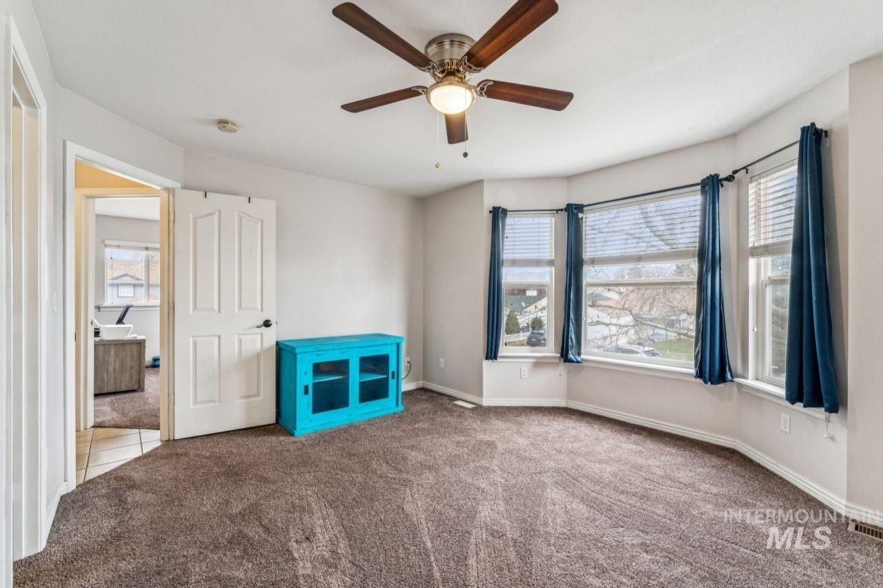 6803 W Russett St, Boise, Idaho 83704, 3 Bedrooms, 2.5 Bathrooms, Residential For Sale, Price $389,900,MLS 98976854