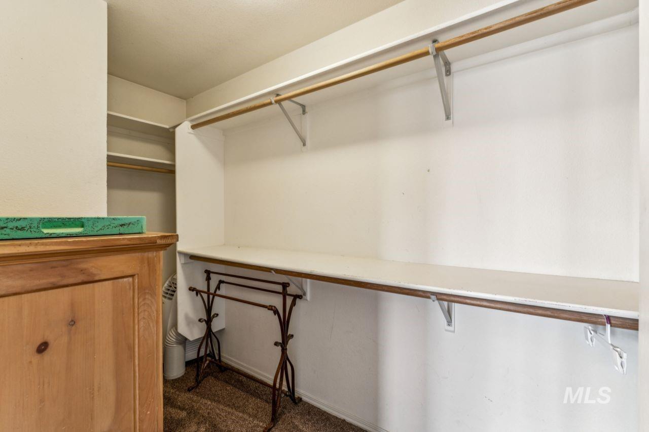 6803 W Russett St, Boise, Idaho 83704, 3 Bedrooms, 2.5 Bathrooms, Residential For Sale, Price $389,900,MLS 98976854