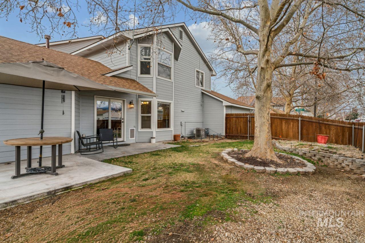 6803 W Russett St, Boise, Idaho 83704, 3 Bedrooms, 2.5 Bathrooms, Residential For Sale, Price $389,900,MLS 98976854