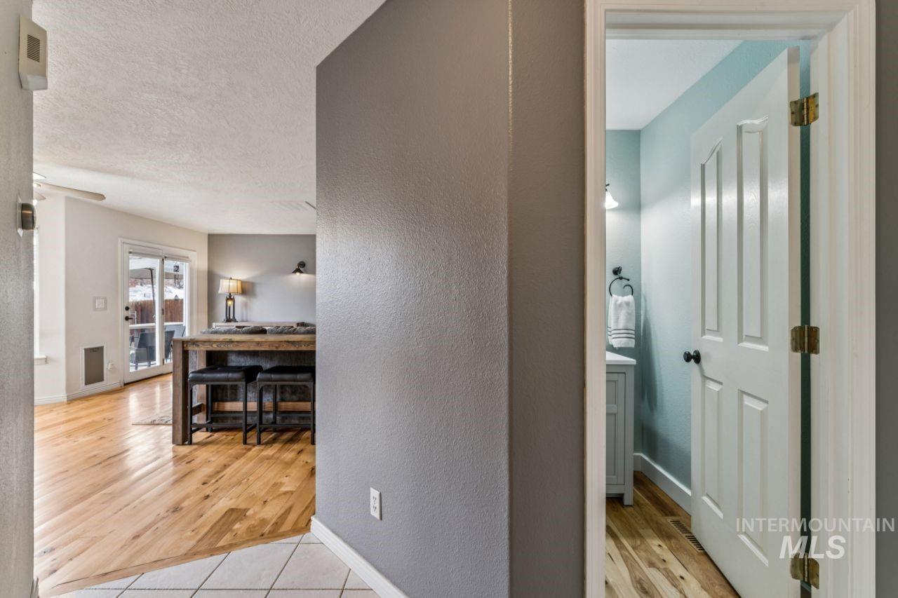 6803 W Russett St, Boise, Idaho 83704, 3 Bedrooms, 2.5 Bathrooms, Residential For Sale, Price $389,900,MLS 98976854