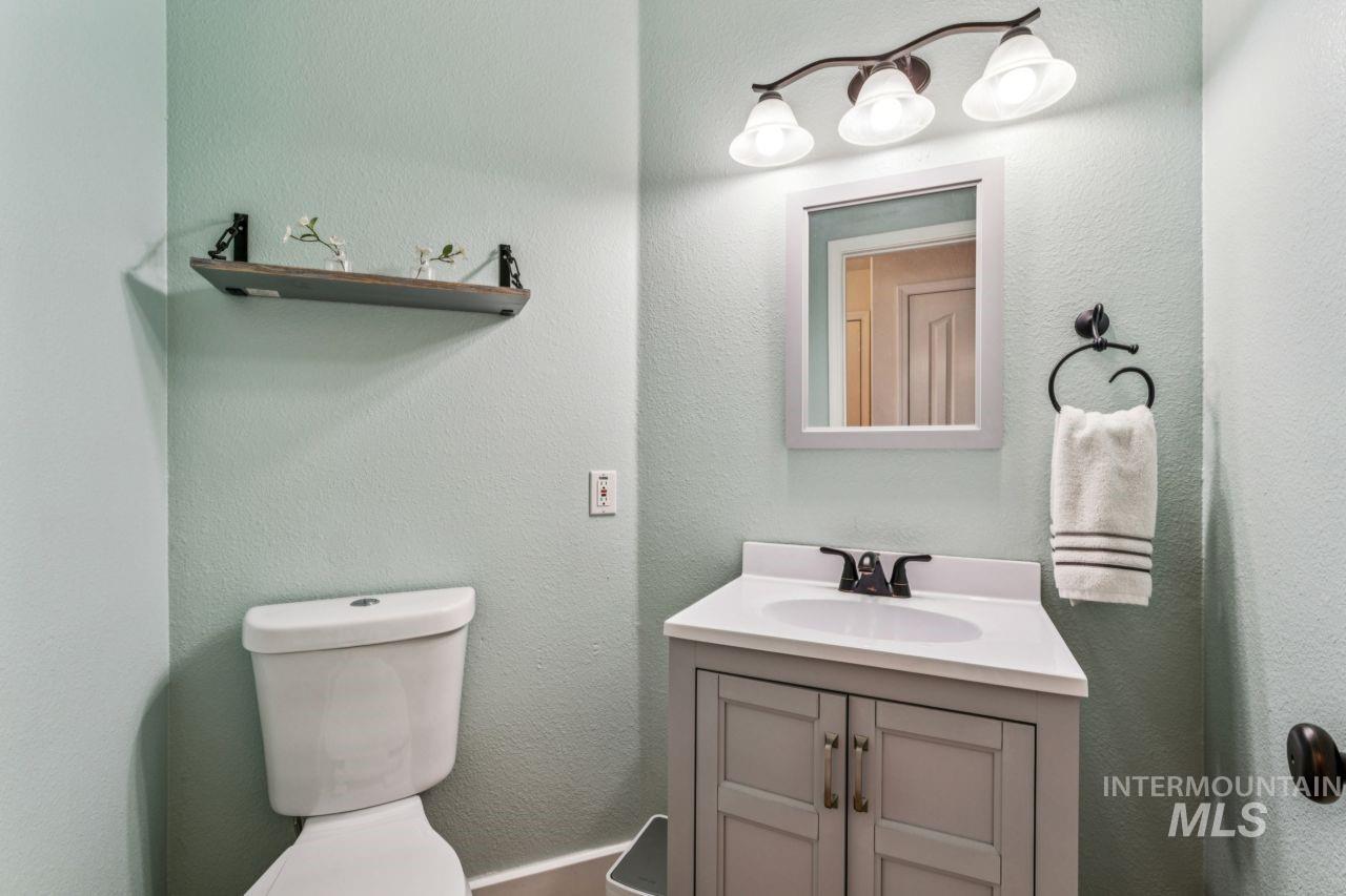 6803 W Russett St, Boise, Idaho 83704, 3 Bedrooms, 2.5 Bathrooms, Residential For Sale, Price $389,900,MLS 98976854