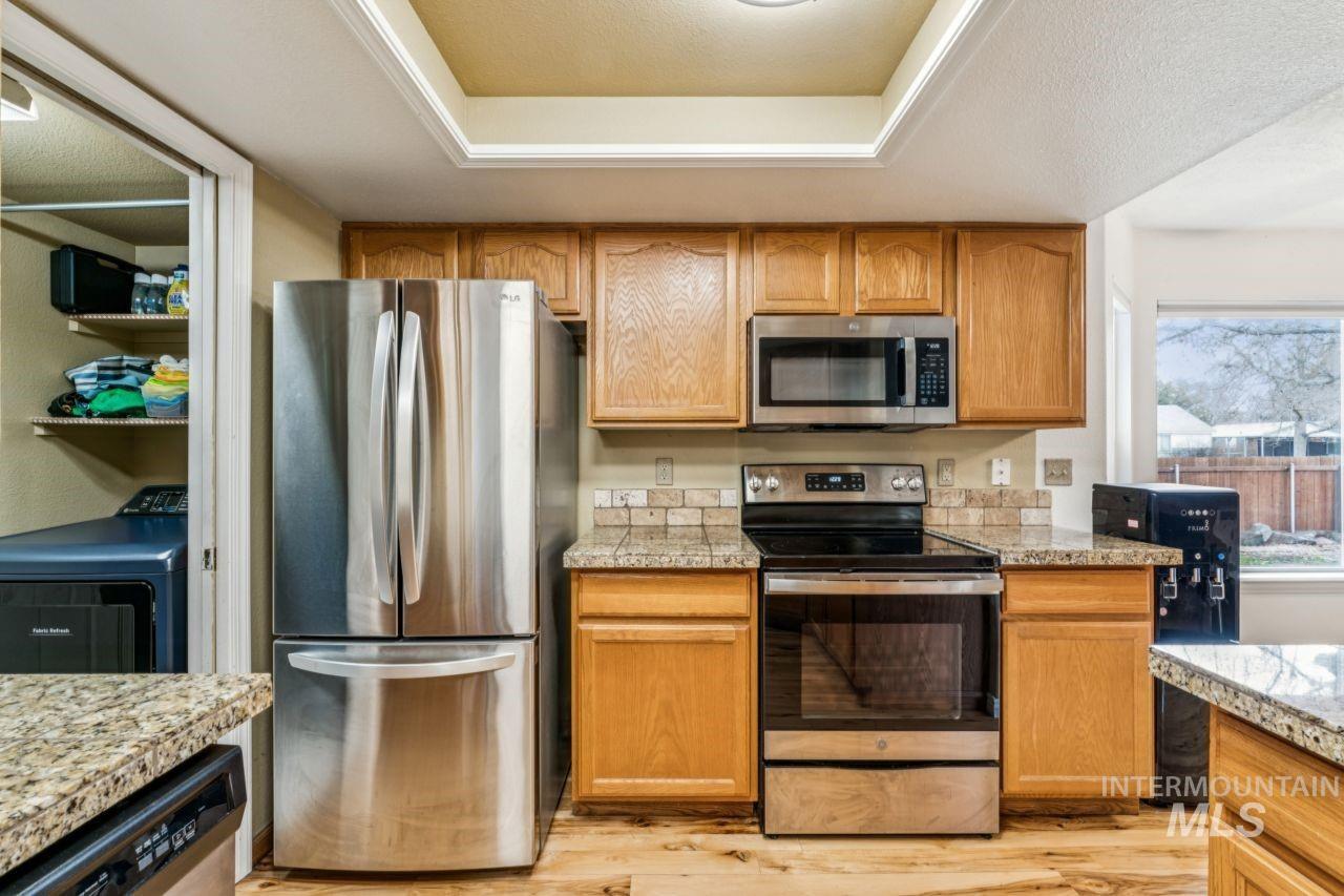 6803 W Russett St, Boise, Idaho 83704, 3 Bedrooms, 2.5 Bathrooms, Residential For Sale, Price $389,900,MLS 98976854