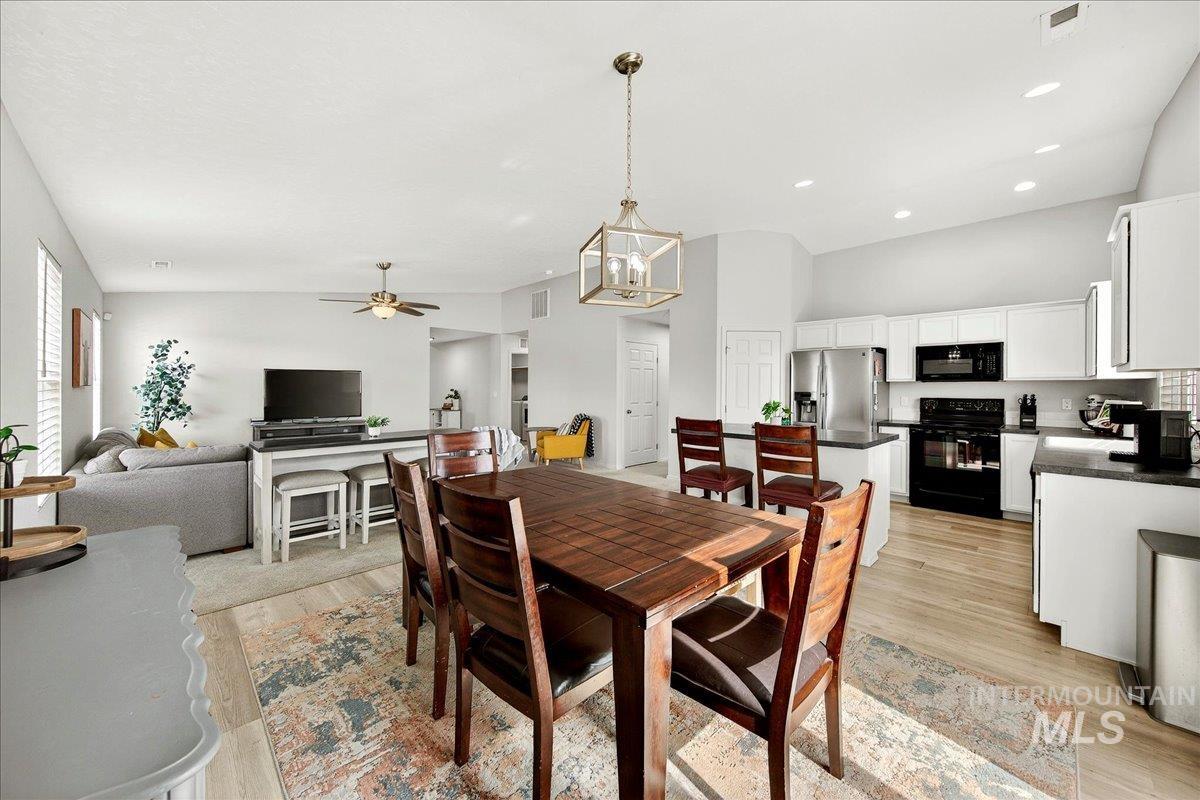 8389 E Harpster Ct., Nampa, Idaho 83687, 4 Bedrooms, 2 Bathrooms, Residential For Sale, Price $429,000,MLS 98976857