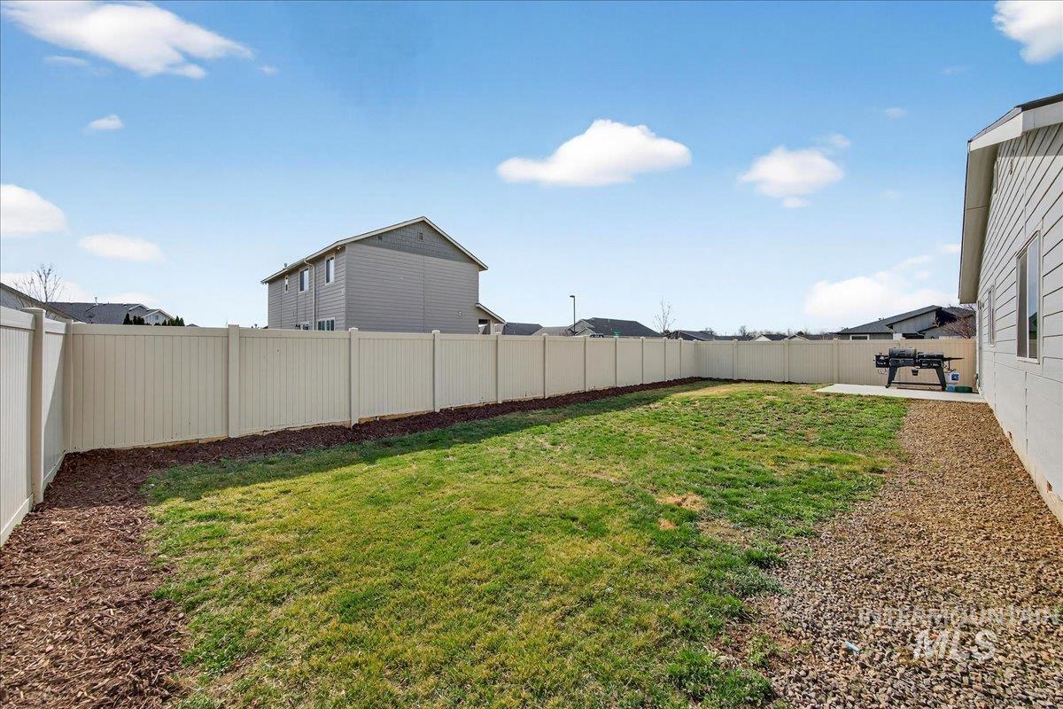 8389 E Harpster Ct., Nampa, Idaho 83687, 4 Bedrooms, 2 Bathrooms, Residential For Sale, Price $429,000,MLS 98976857