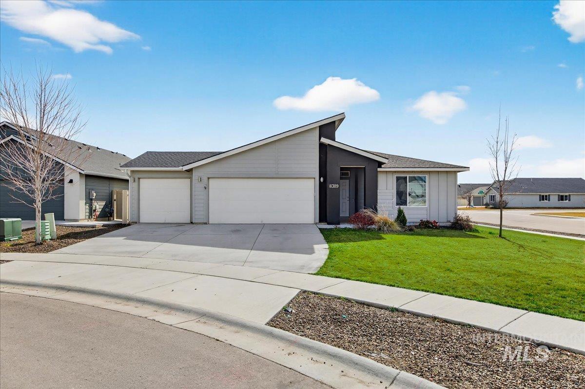 8389 E Harpster Ct., Nampa, Idaho 83687, 4 Bedrooms, 2 Bathrooms, Residential For Sale, Price $429,000,MLS 98976857