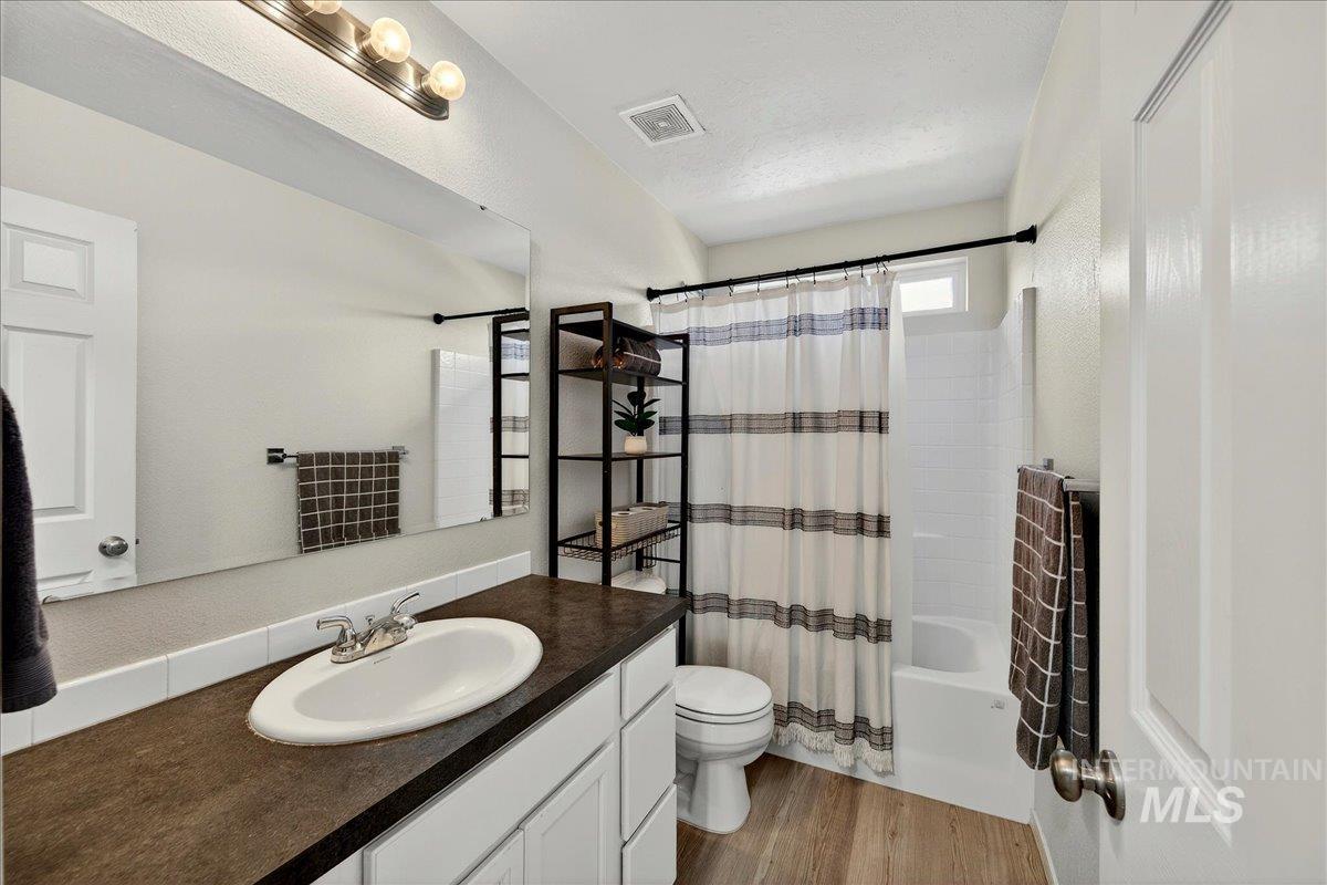 8389 E Harpster Ct., Nampa, Idaho 83687, 4 Bedrooms, 2 Bathrooms, Residential For Sale, Price $429,000,MLS 98976857