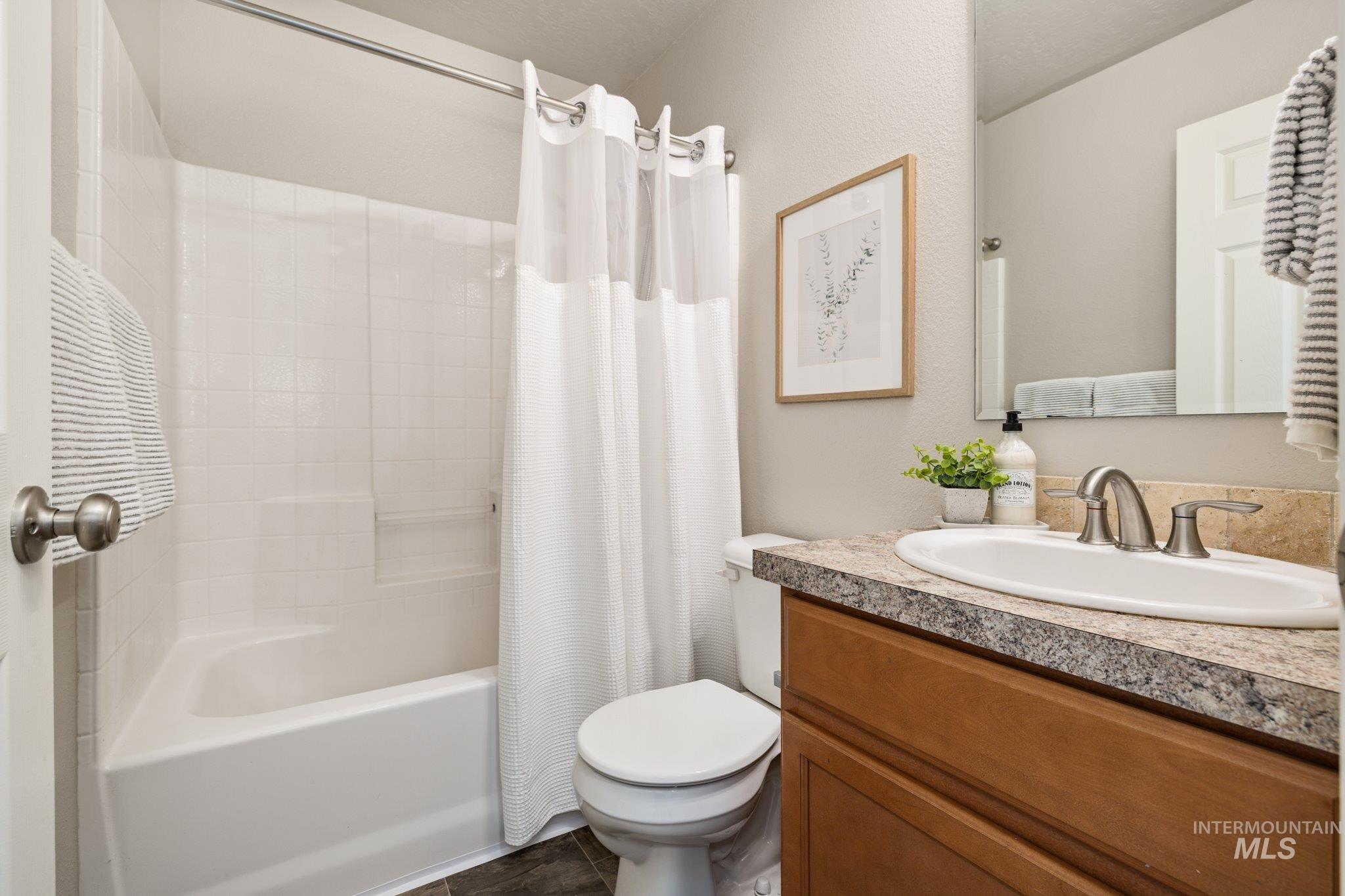 4802 Ida Red Ave, Caldwell, Idaho 83607, 5 Bedrooms, 2 Bathrooms, Residential For Sale, Price $369,000,MLS 98976860