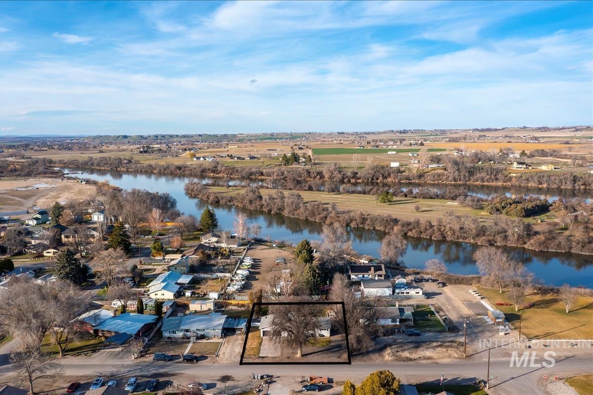 112 W California Ave, Homedale, Idaho 83628, 4 Bedrooms, 2.5 Bathrooms, Residential For Sale, Price $450,000,MLS 98976863