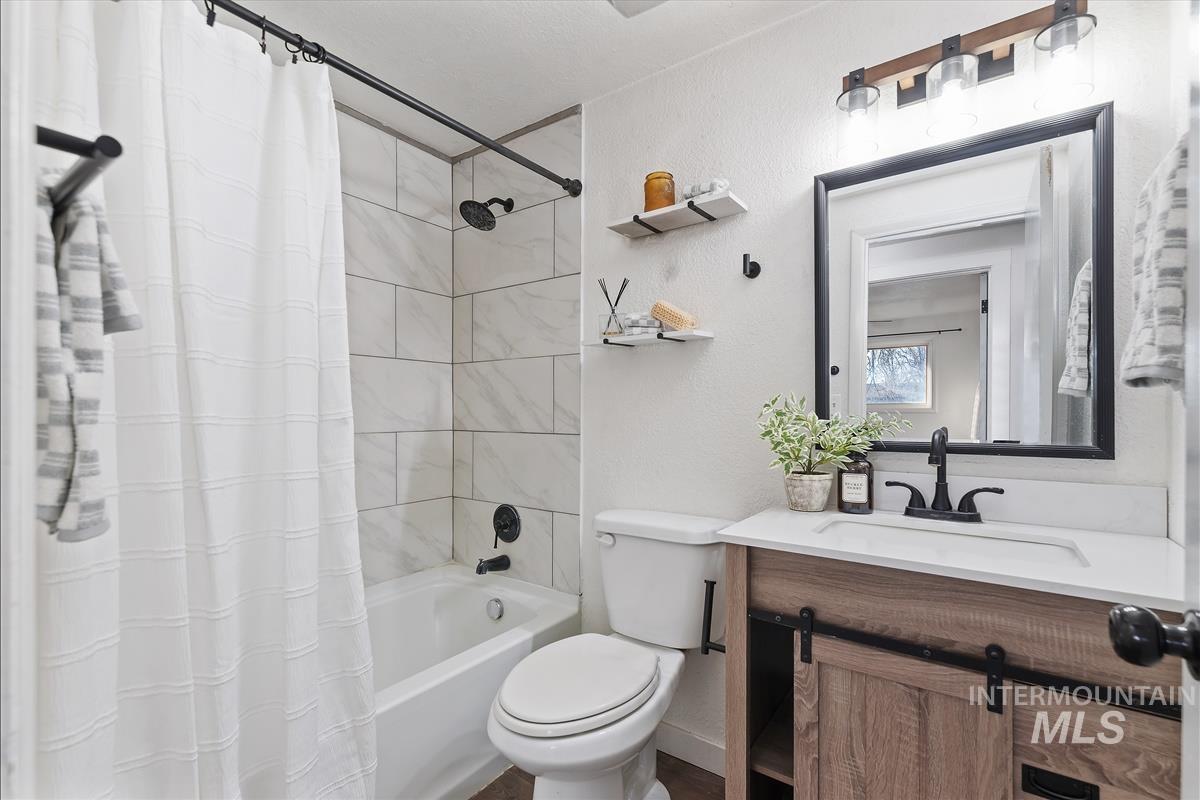 112 W California Ave, Homedale, Idaho 83628, 4 Bedrooms, 2.5 Bathrooms, Residential For Sale, Price $450,000,MLS 98976863