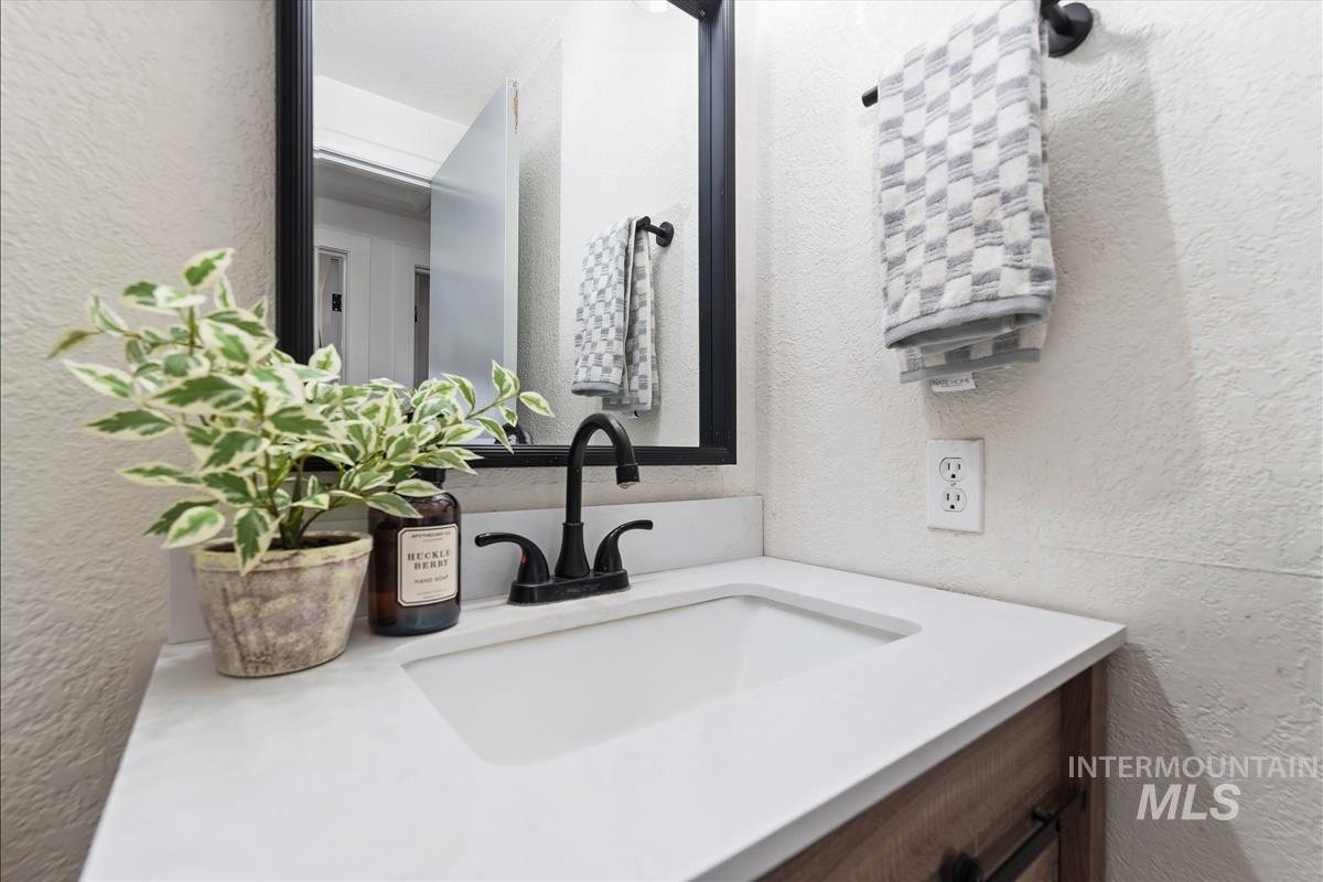 112 W California Ave, Homedale, Idaho 83628, 4 Bedrooms, 2.5 Bathrooms, Residential For Sale, Price $450,000,MLS 98976863