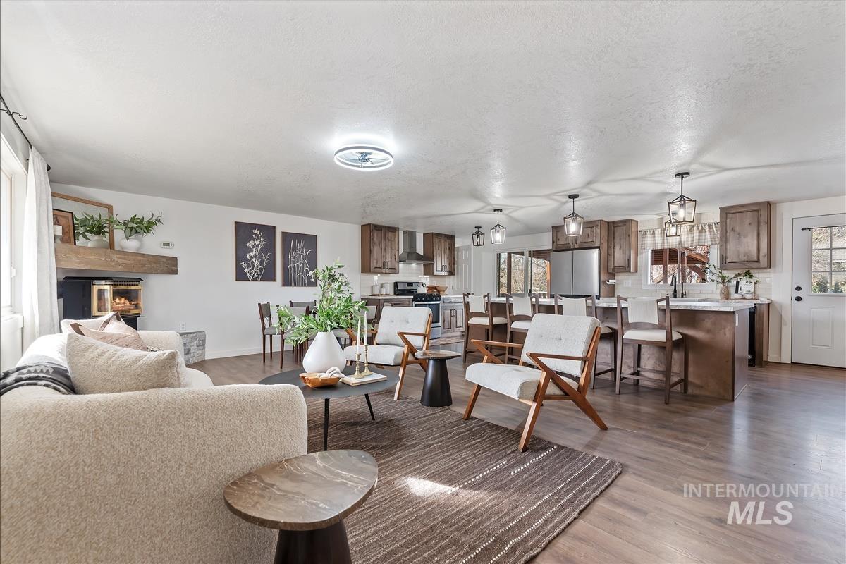 112 W California Ave, Homedale, Idaho 83628, 4 Bedrooms, 2.5 Bathrooms, Residential For Sale, Price $450,000,MLS 98976863