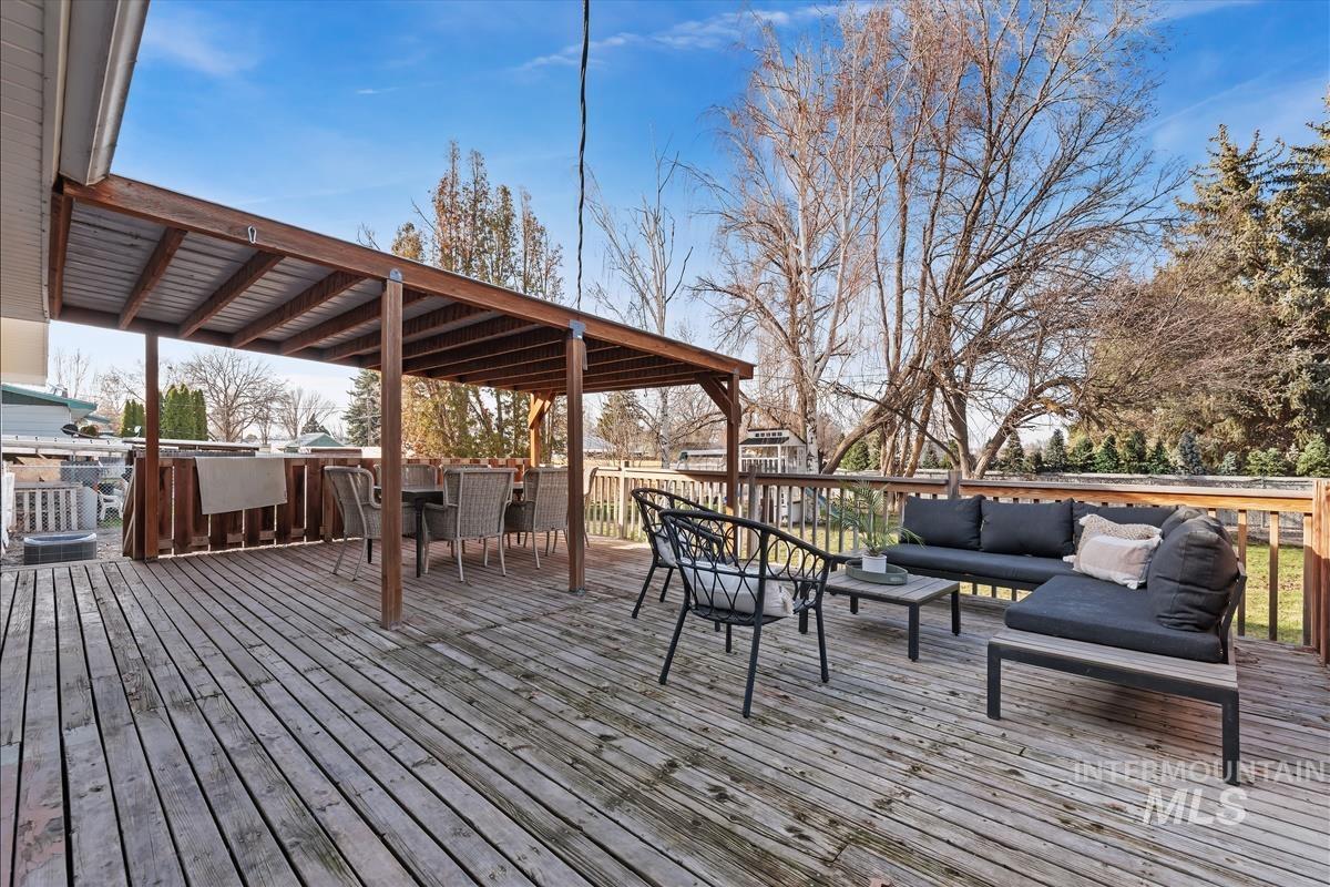 112 W California Ave, Homedale, Idaho 83628, 4 Bedrooms, 2.5 Bathrooms, Residential For Sale, Price $450,000,MLS 98976863