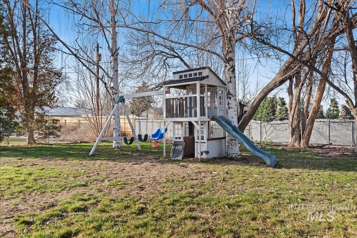 112 W California Ave, Homedale, Idaho 83628, 4 Bedrooms, 2.5 Bathrooms, Residential For Sale, Price $450,000,MLS 98976863