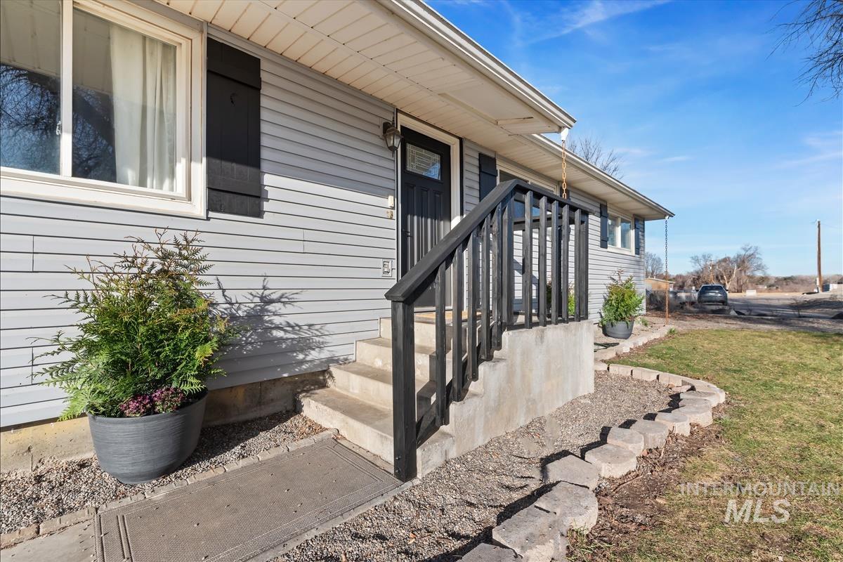 112 W California Ave, Homedale, Idaho 83628, 4 Bedrooms, 2.5 Bathrooms, Residential For Sale, Price $450,000,MLS 98976863