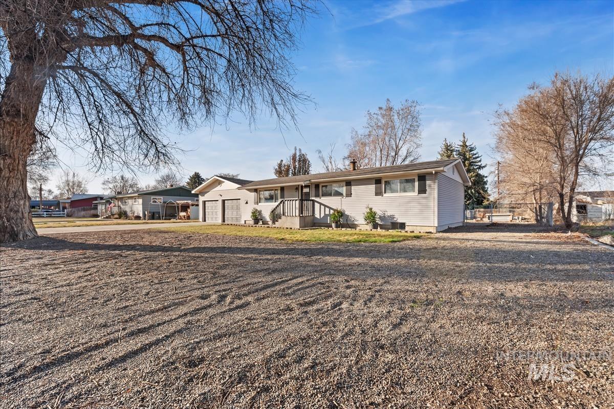 112 W California Ave, Homedale, Idaho 83628, 4 Bedrooms, 2.5 Bathrooms, Residential For Sale, Price $450,000,MLS 98976863