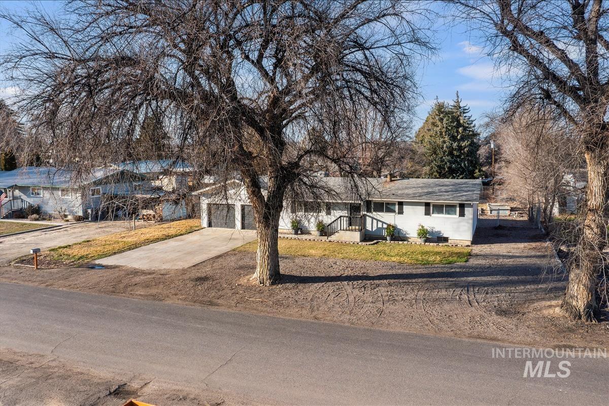 112 W California Ave, Homedale, Idaho 83628, 4 Bedrooms, 2.5 Bathrooms, Residential For Sale, Price $450,000,MLS 98976863