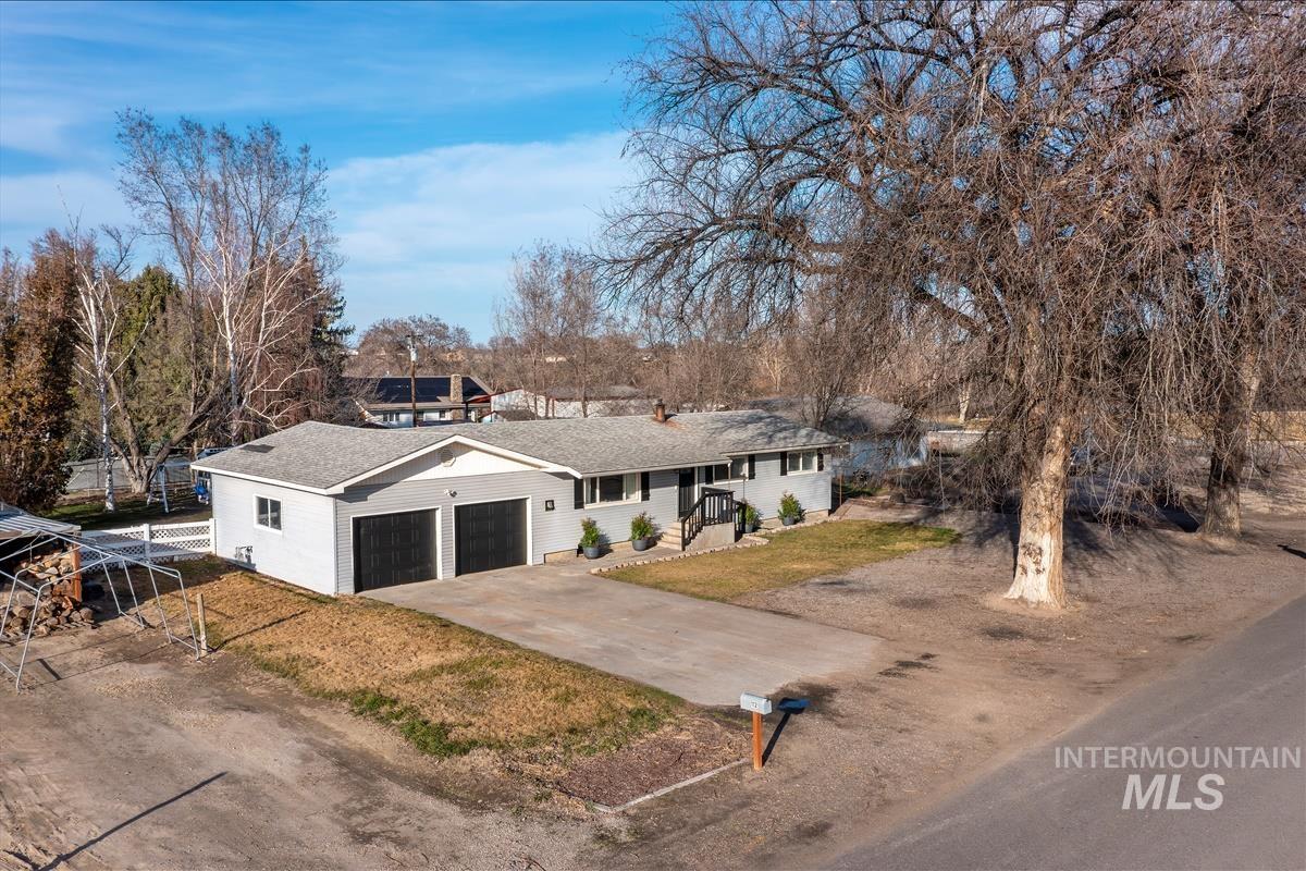 112 W California Ave, Homedale, Idaho 83628, 4 Bedrooms, 2.5 Bathrooms, Residential For Sale, Price $450,000,MLS 98976863