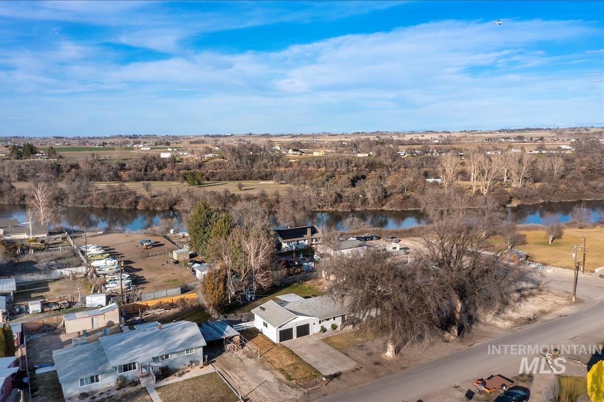 112 W California Ave, Homedale, Idaho 83628, 4 Bedrooms, 2.5 Bathrooms, Residential For Sale, Price $450,000,MLS 98976863