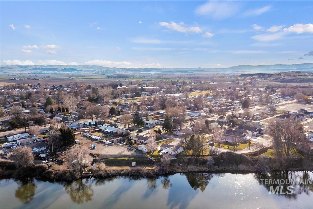 112 W California Ave, Homedale, Idaho 83628, 4 Bedrooms, 2.5 Bathrooms, Residential For Sale, Price $450,000,MLS 98976863