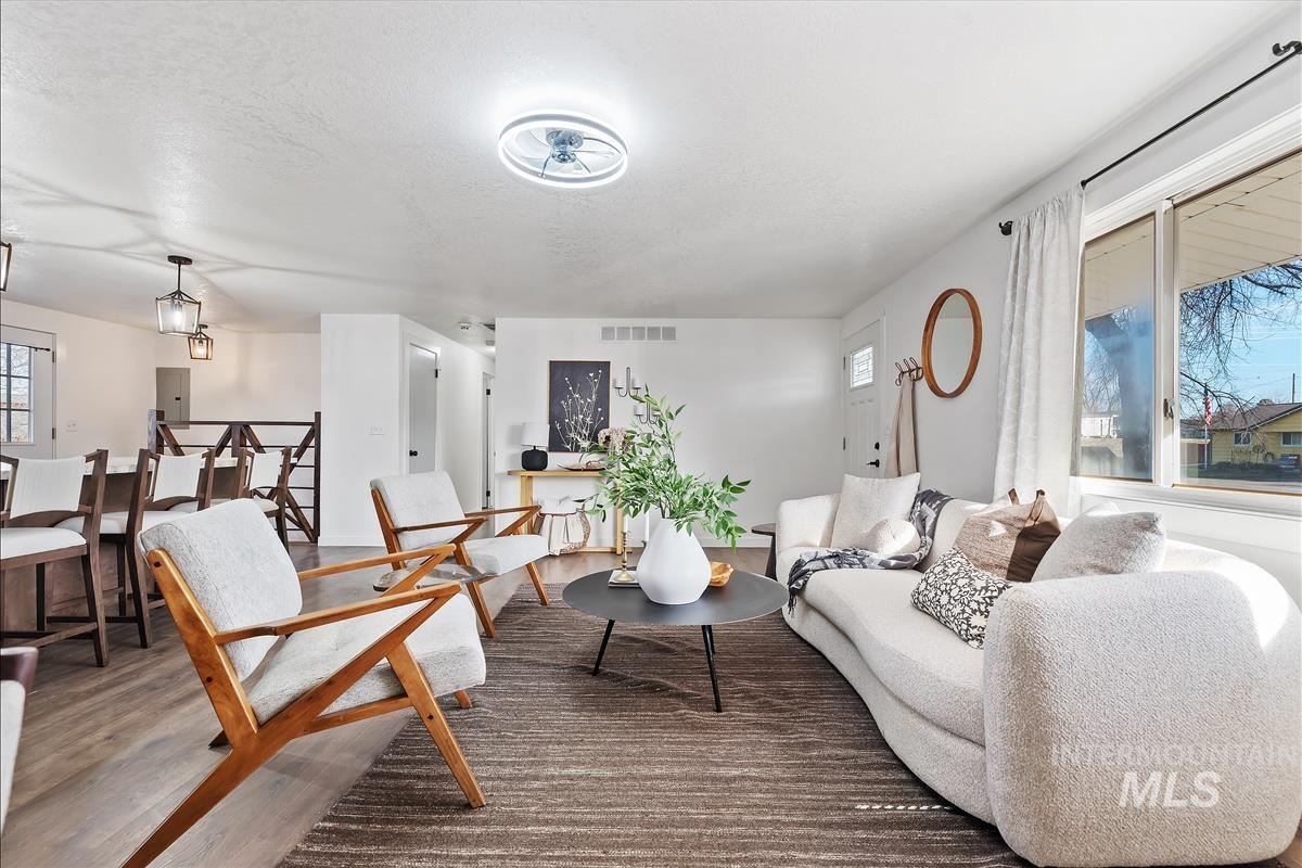 112 W California Ave, Homedale, Idaho 83628, 4 Bedrooms, 2.5 Bathrooms, Residential For Sale, Price $450,000,MLS 98976863