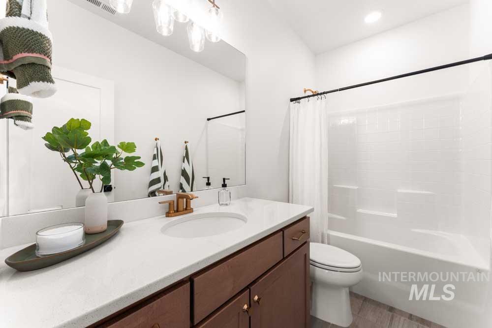 374 E Presidio Ln, Eagle, Idaho 83616, 3 Bedrooms, 2.5 Bathrooms, Residential For Sale, Price $609,900,MLS 98976864