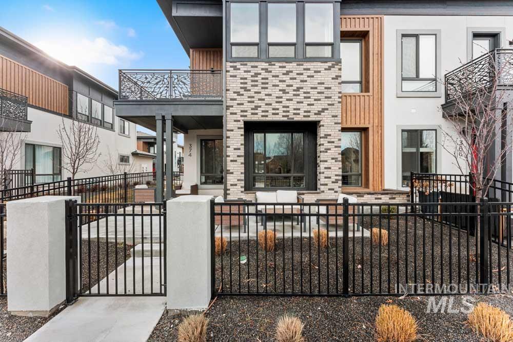 374 E Presidio Ln, Eagle, Idaho 83616, 3 Bedrooms, 2.5 Bathrooms, Residential For Sale, Price $609,900,MLS 98976864